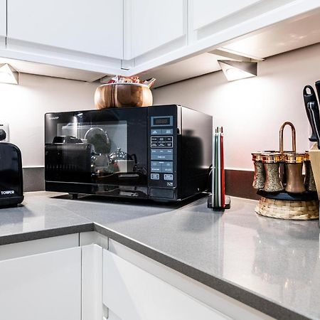 Mission Wave - Venture Apartment Staines-upon-Thames Esterno foto