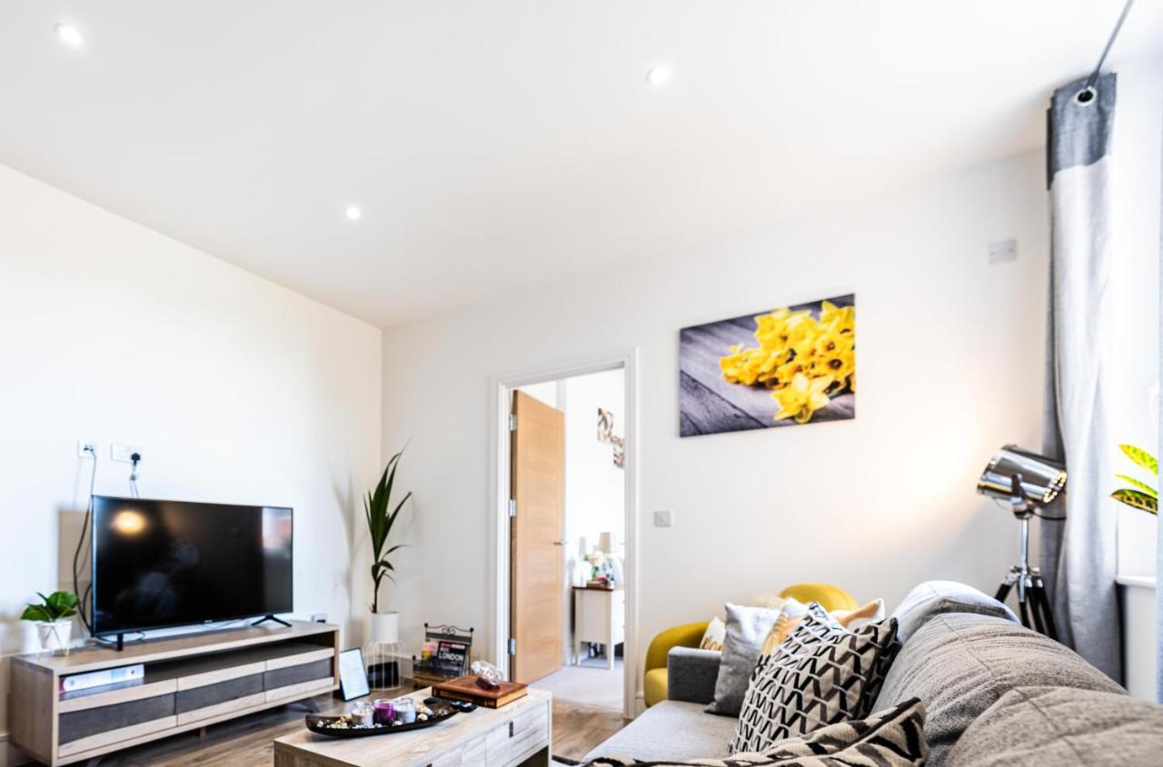 Mission Wave - Venture Apartment Staines-upon-Thames Esterno foto