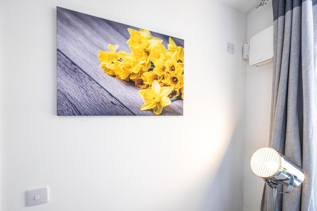 Mission Wave - Venture Apartment Staines-upon-Thames Esterno foto