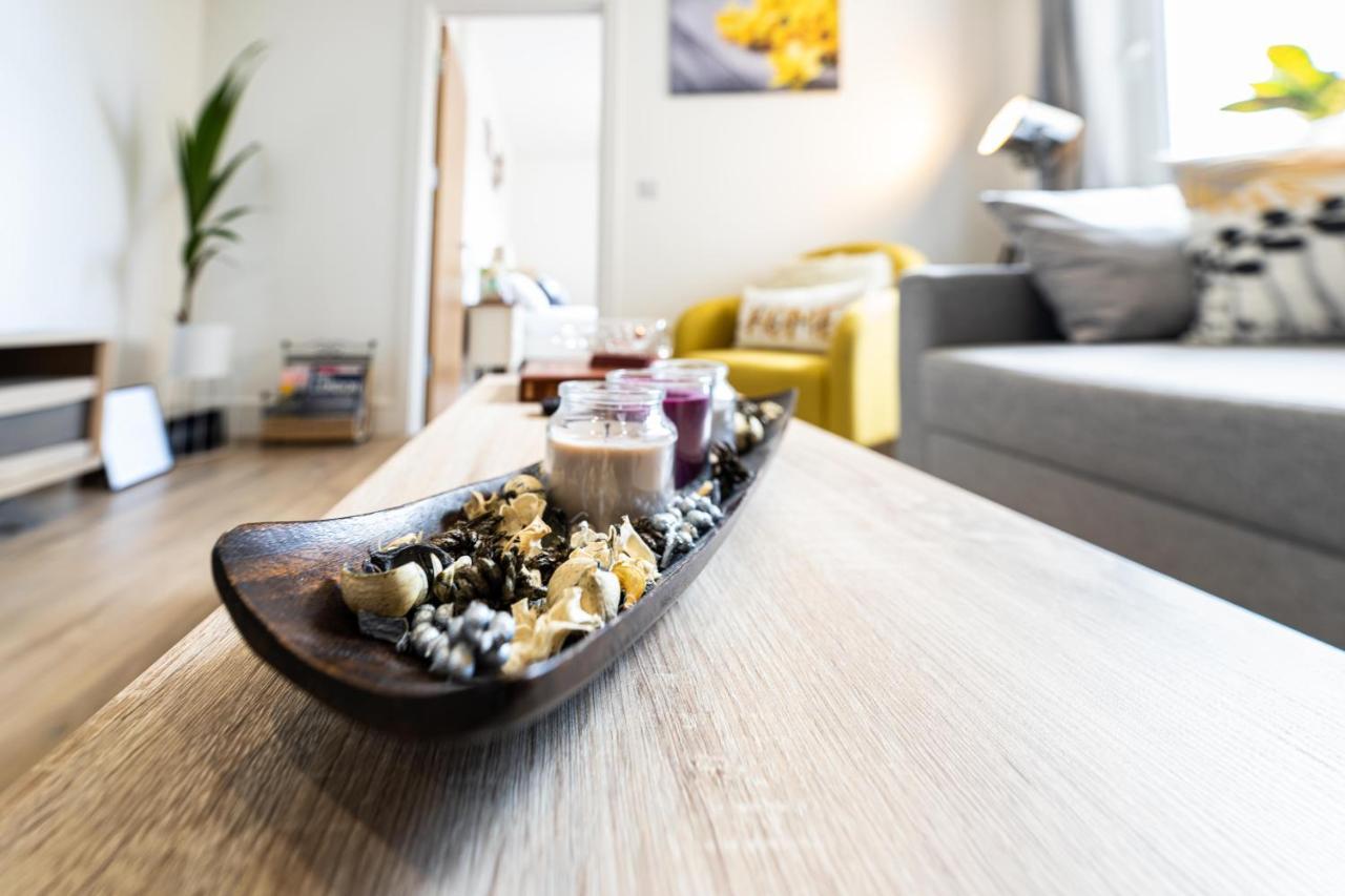 Mission Wave - Venture Apartment Staines-upon-Thames Esterno foto