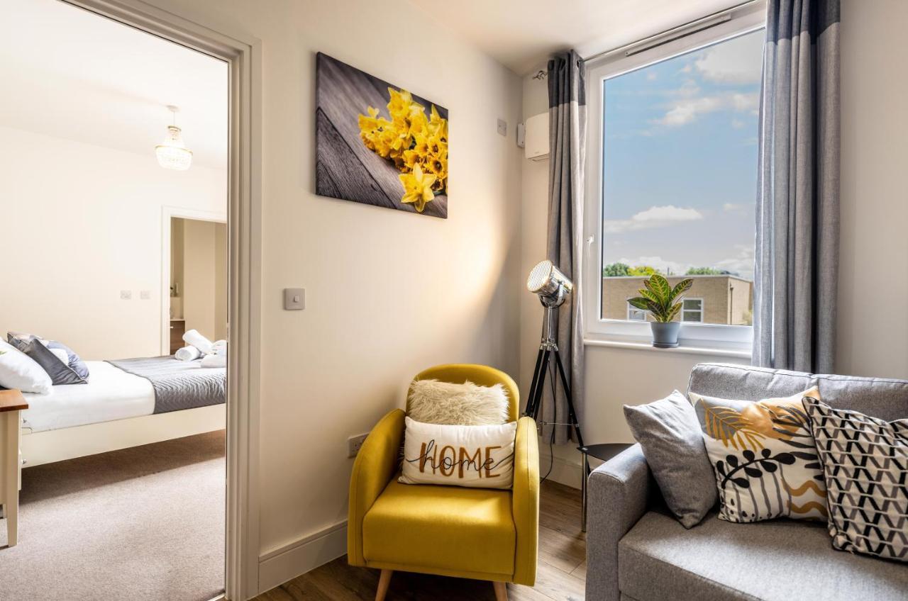 Mission Wave - Venture Apartment Staines-upon-Thames Esterno foto