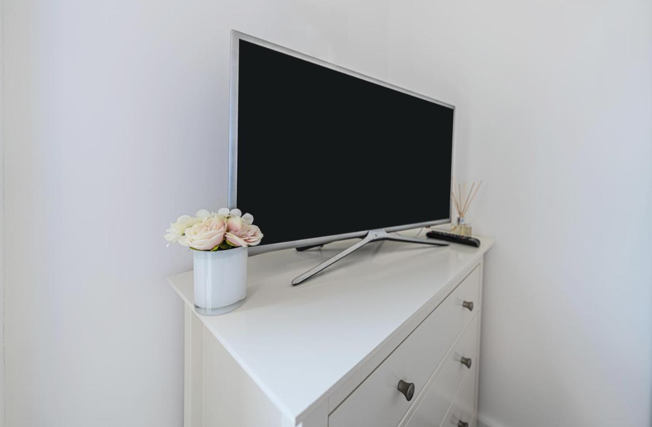 Mission Wave - Venture Apartment Staines-upon-Thames Esterno foto