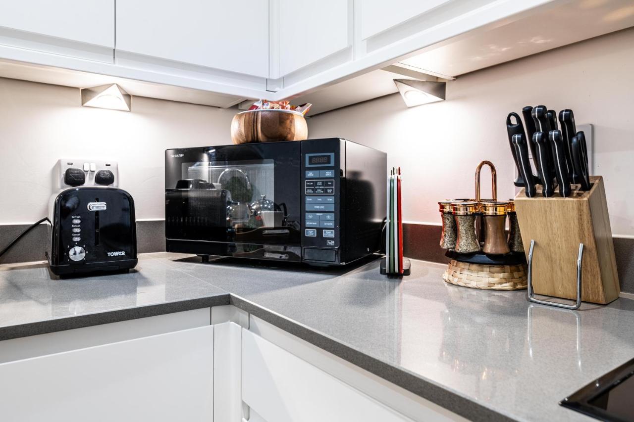 Mission Wave - Venture Apartment Staines-upon-Thames Esterno foto