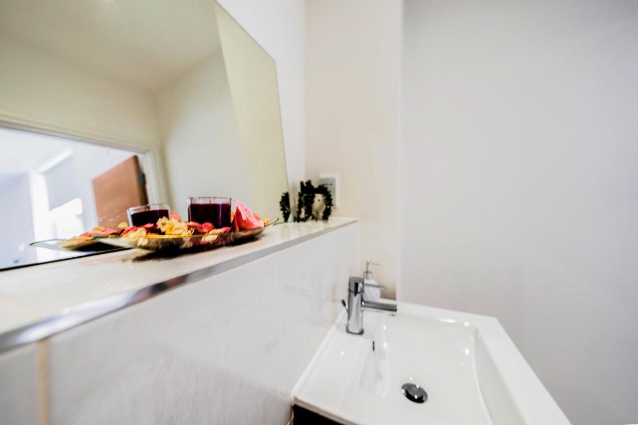 Mission Wave - Venture Apartment Staines-upon-Thames Esterno foto