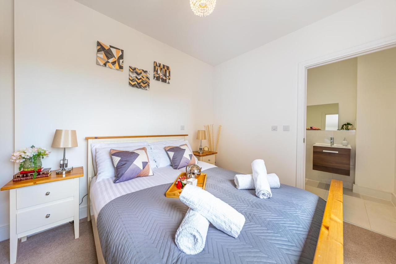 Mission Wave - Venture Apartment Staines-upon-Thames Esterno foto
