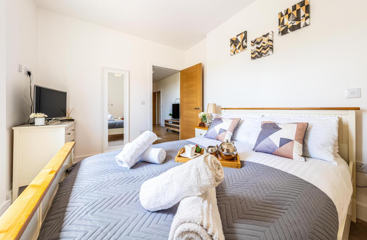 Mission Wave - Venture Apartment Staines-upon-Thames Esterno foto