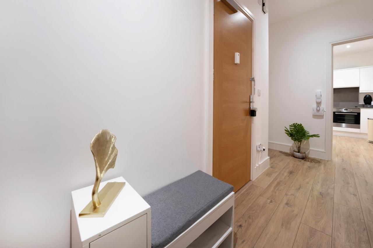 Mission Wave - Venture Apartment Staines-upon-Thames Esterno foto