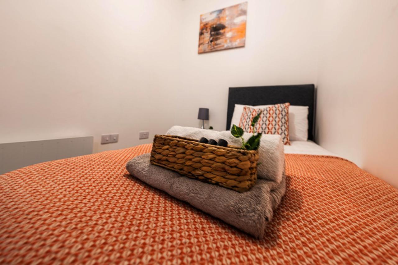 Mission Wave - Venture Apartment Staines-upon-Thames Esterno foto