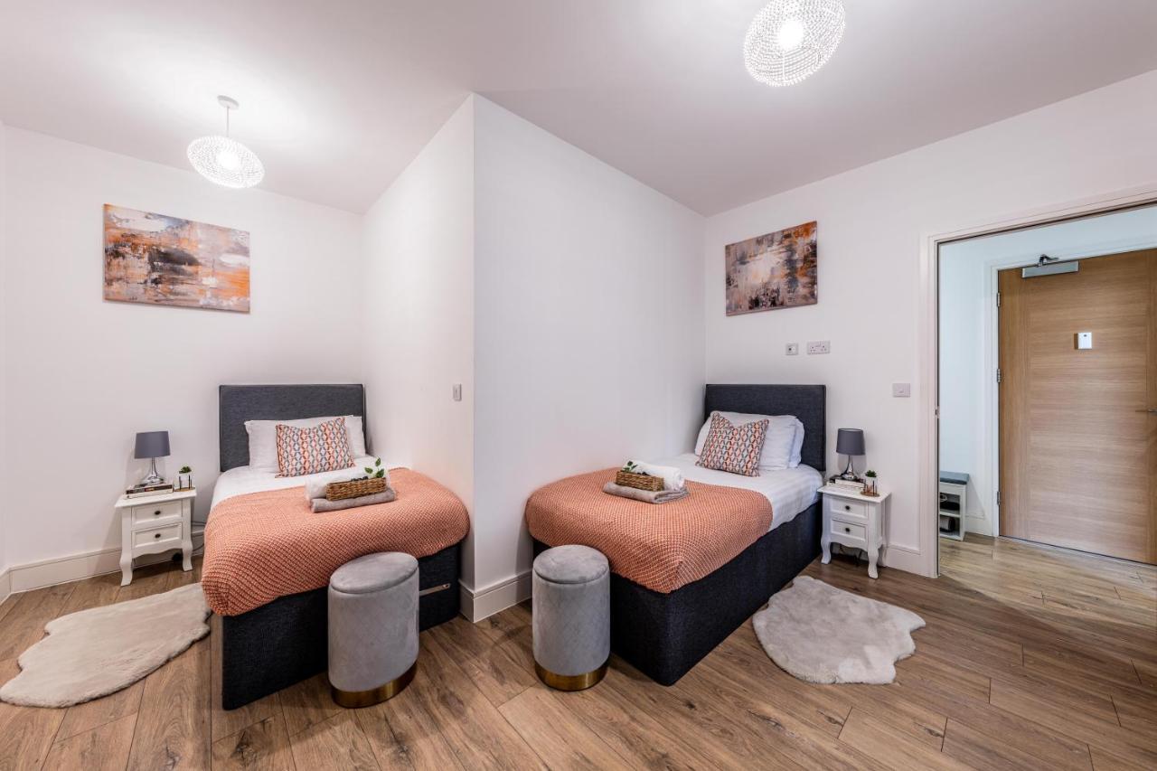 Mission Wave - Venture Apartment Staines-upon-Thames Esterno foto
