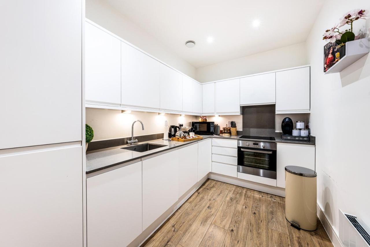 Mission Wave - Venture Apartment Staines-upon-Thames Esterno foto