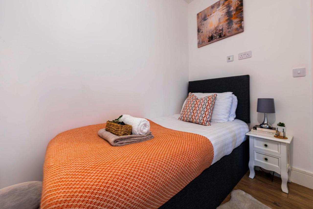 Mission Wave - Venture Apartment Staines-upon-Thames Esterno foto
