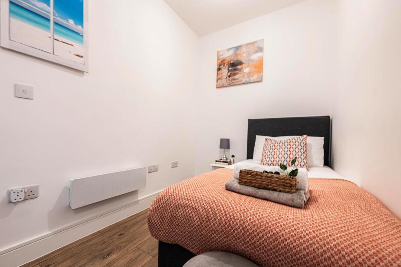 Mission Wave - Venture Apartment Staines-upon-Thames Esterno foto