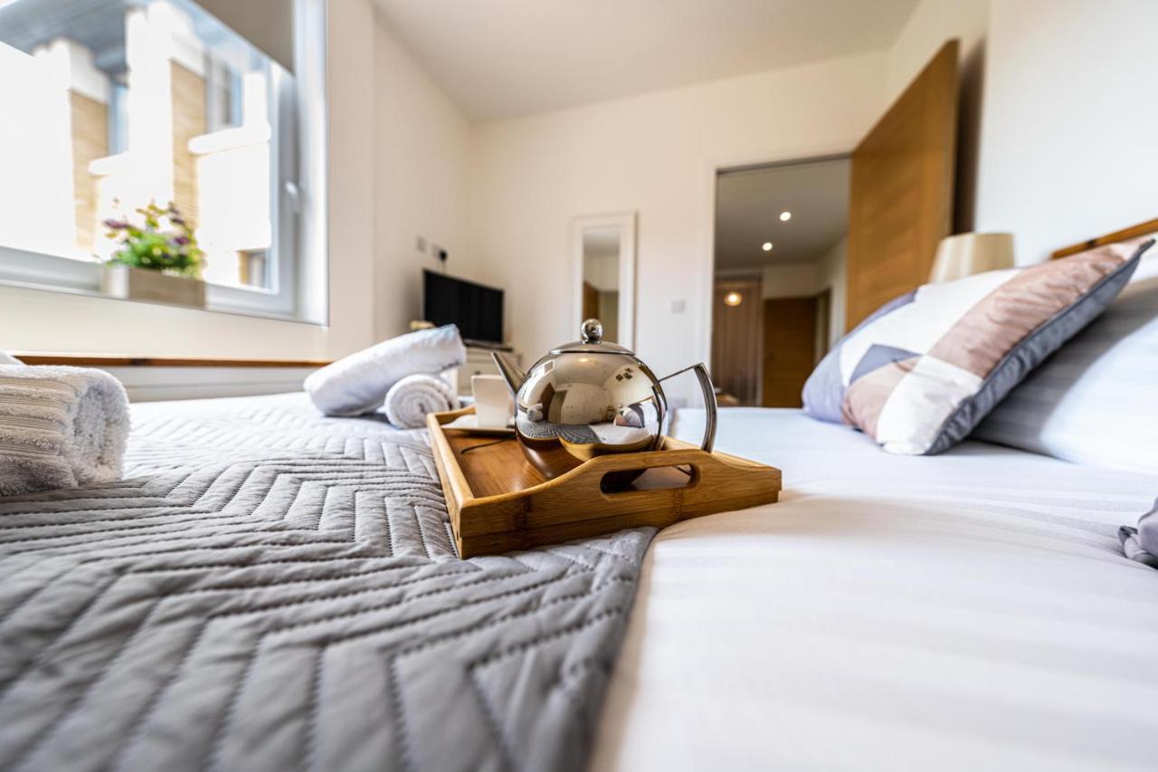 Mission Wave - Venture Apartment Staines-upon-Thames Esterno foto