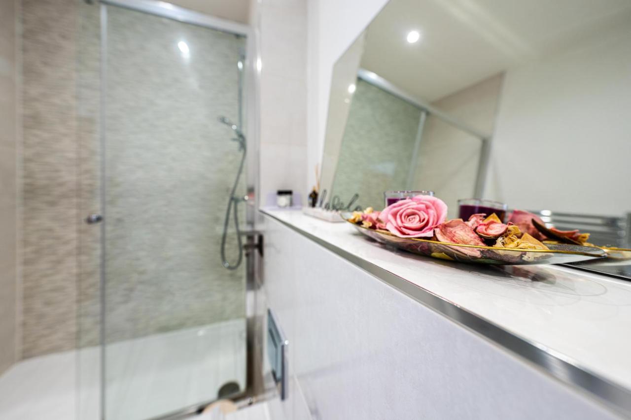 Mission Wave - Venture Apartment Staines-upon-Thames Esterno foto